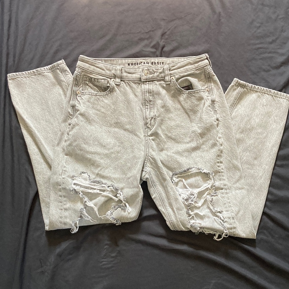 American Eagle Mom Straight Jeans Distressed Ripped Light Grey Denim Size 10 Reg